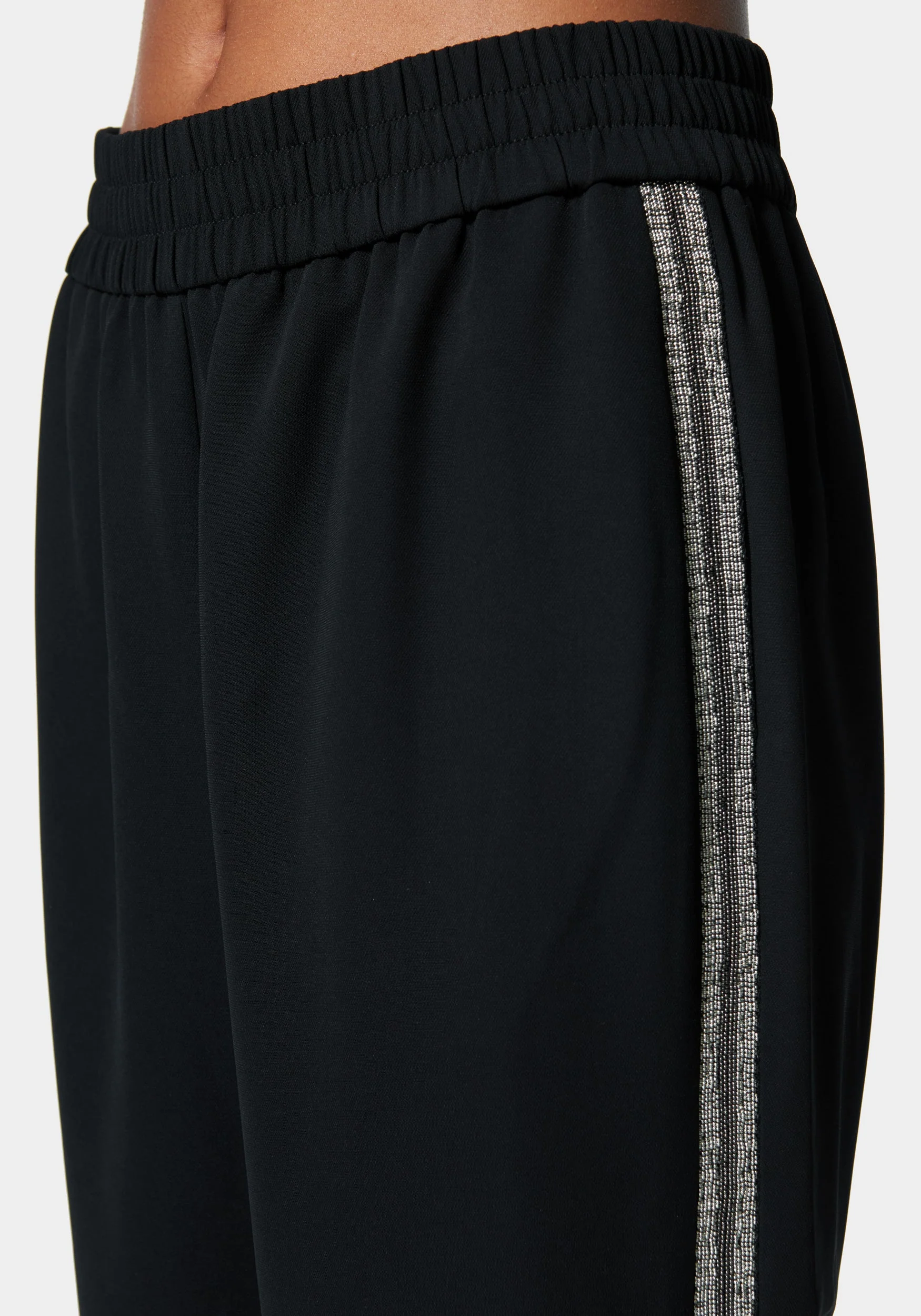 3023-bebe-lux-lounge-crepe-jogger-4.webp Bebe Lux Lounge Crepe Jogger